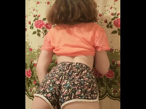 ❤️ Sexy mladá kočka svléká šortky před kamerou. ❤️ Šukání video u cs.thebestfetishsites.ru ️❤